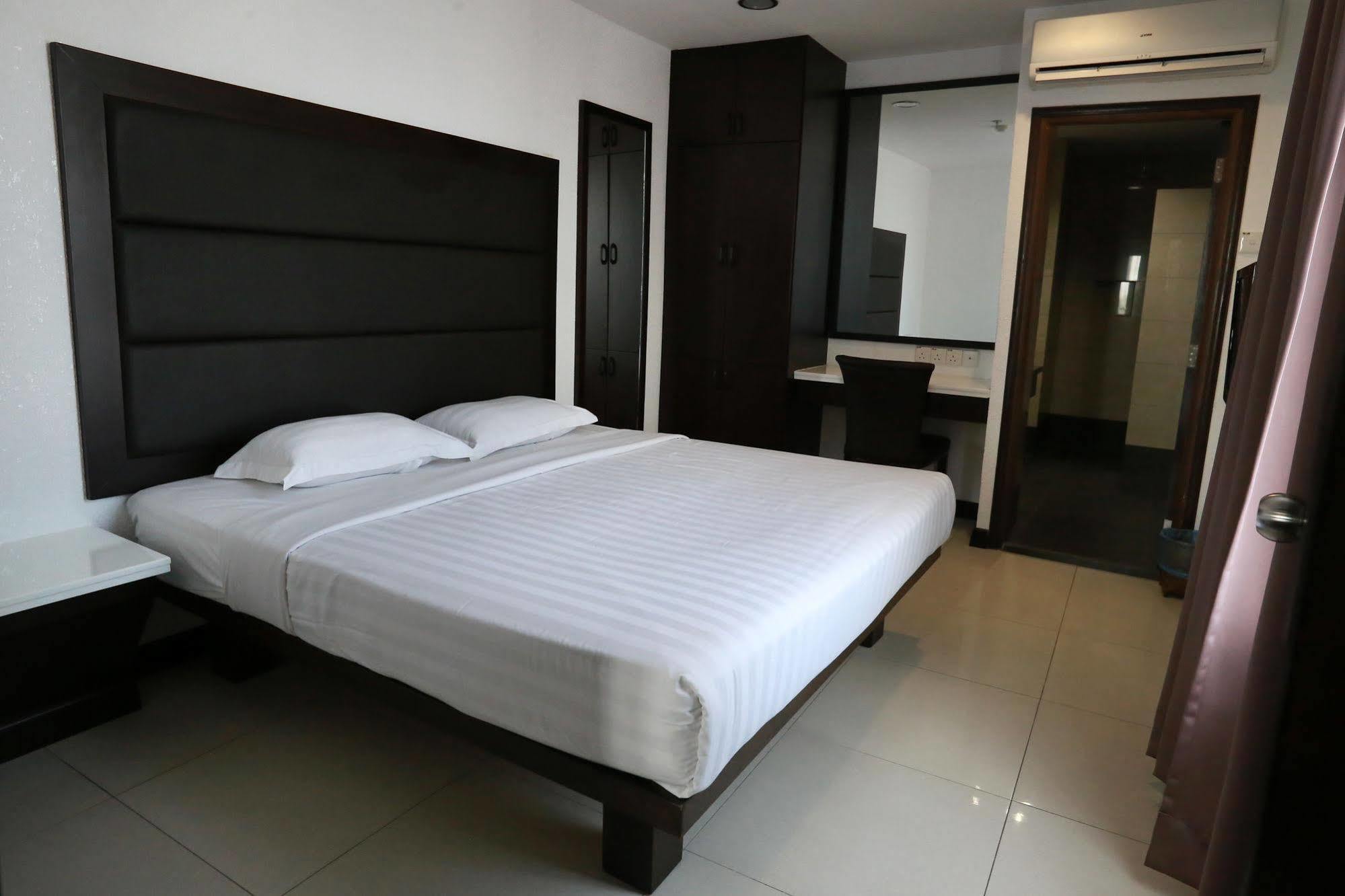 Crystal Lodge Kota Bharu Exteriör bild