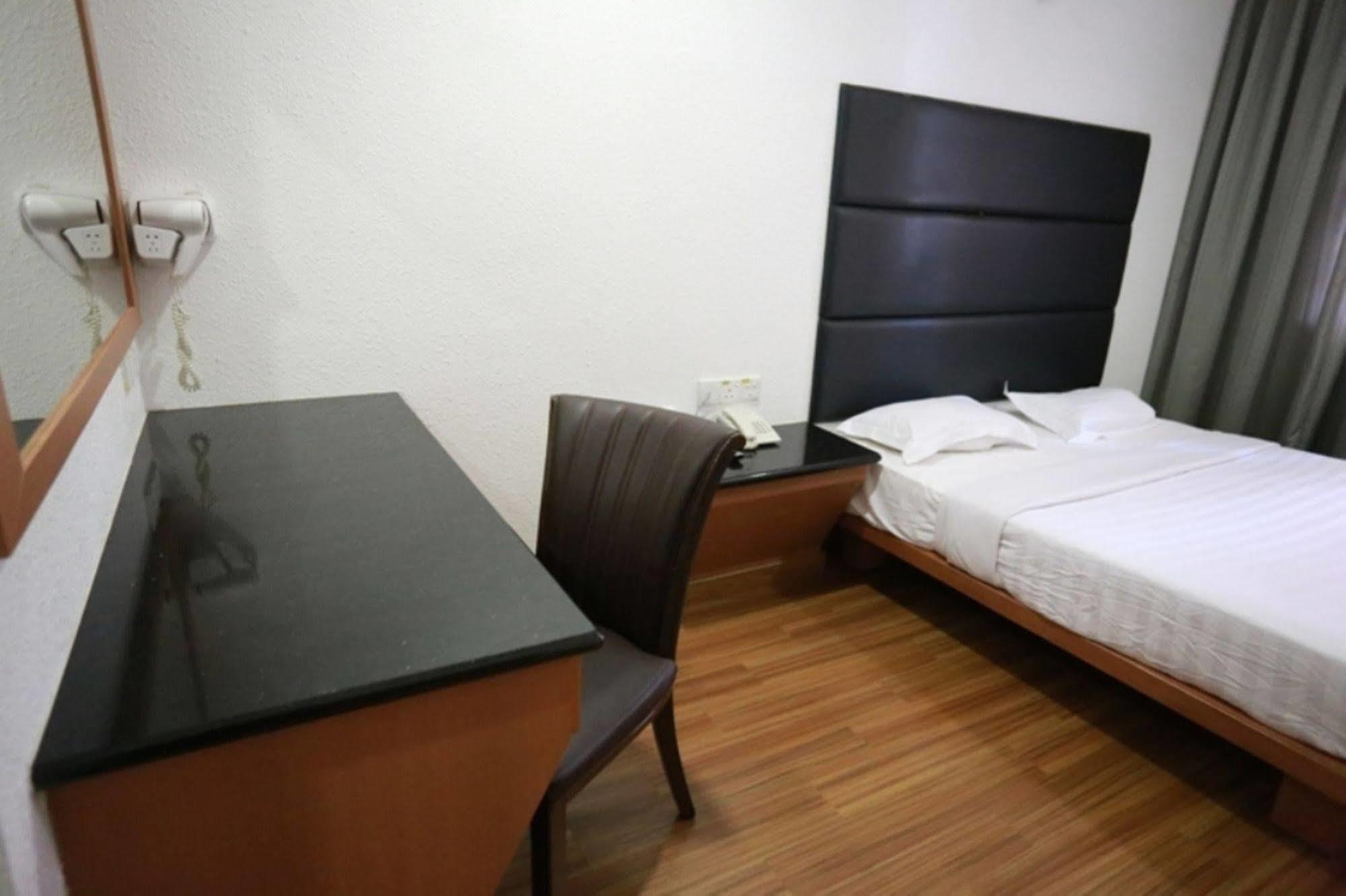 Crystal Lodge Kota Bharu Exteriör bild