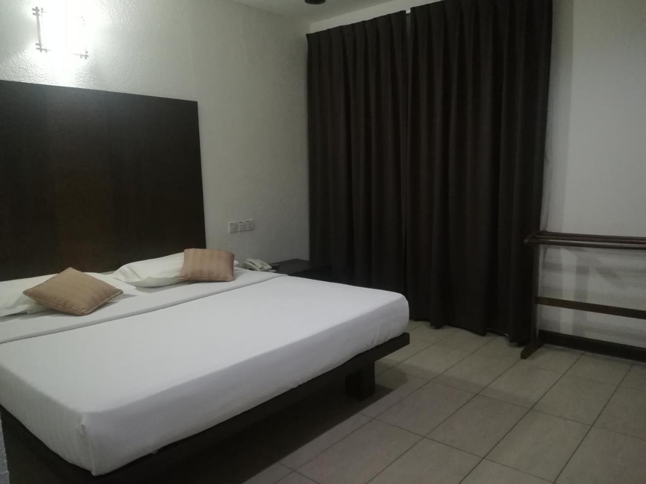 Crystal Lodge Kota Bharu Exteriör bild