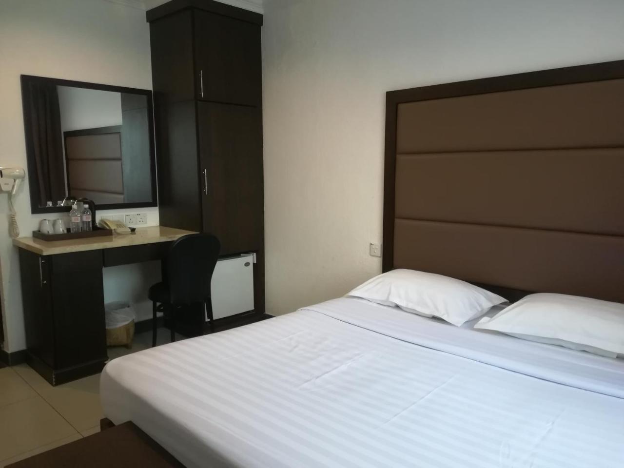 Crystal Lodge Kota Bharu Exteriör bild